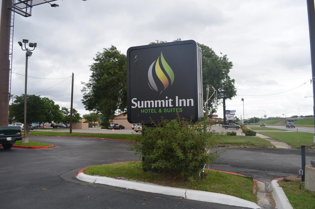 Summit Inn Hotel & Suites Сан Маркос Екстериор снимка